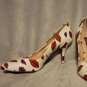 INC fun heels lips multicolor size 6.5